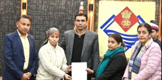 सीएसआर फंड से होनहार बेटियों को नई उड़ान: जिलाधिकारी सविन बंसल ने ‘नंदा–सुनंदा’ परियोजना के तहत जीविका और नन्दिनी की शिक्षा को दिया नया जीवन